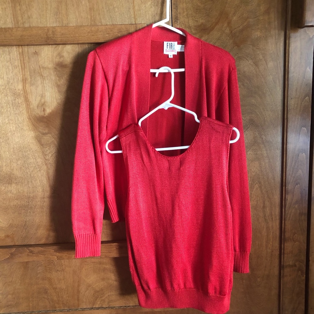 FIA ITALIA   Two piece sweater set.
